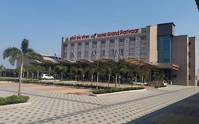 Hotel Grand Parivaar